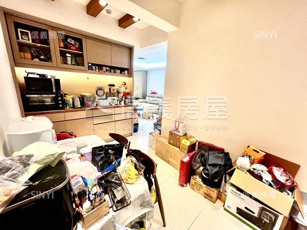錦秀美妝方正獨層黃金３樓房屋室內格局與周邊環境