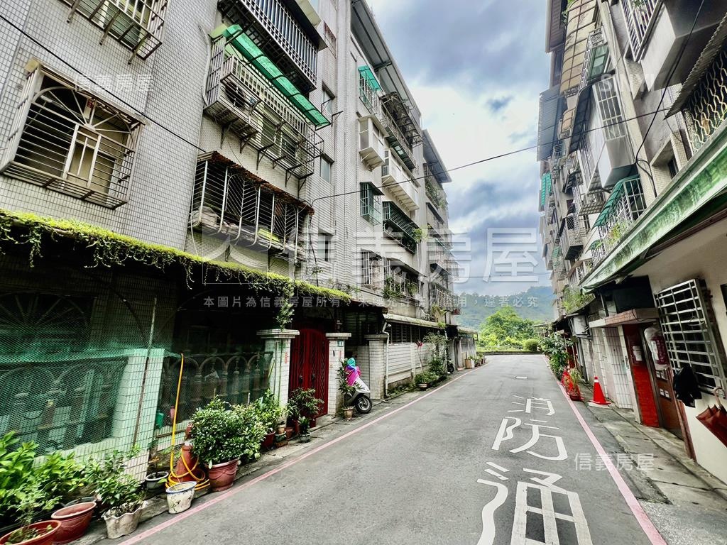 錦秀美妝方正獨層黃金３樓房屋室內格局與周邊環境