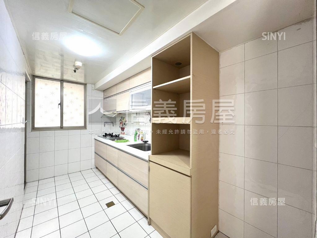 新站宏築三房車位房屋室內格局與周邊環境