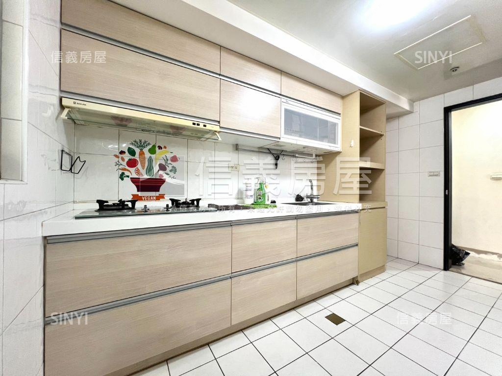 新站宏築三房車位房屋室內格局與周邊環境