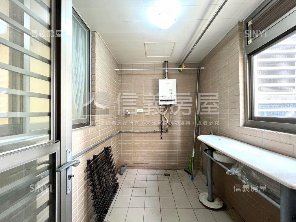 新站宏築三房車位房屋室內格局與周邊環境