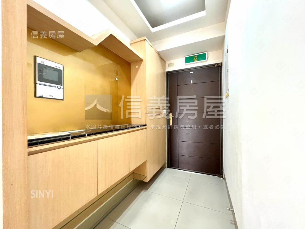 新站宏築三房車位房屋室內格局與周邊環境