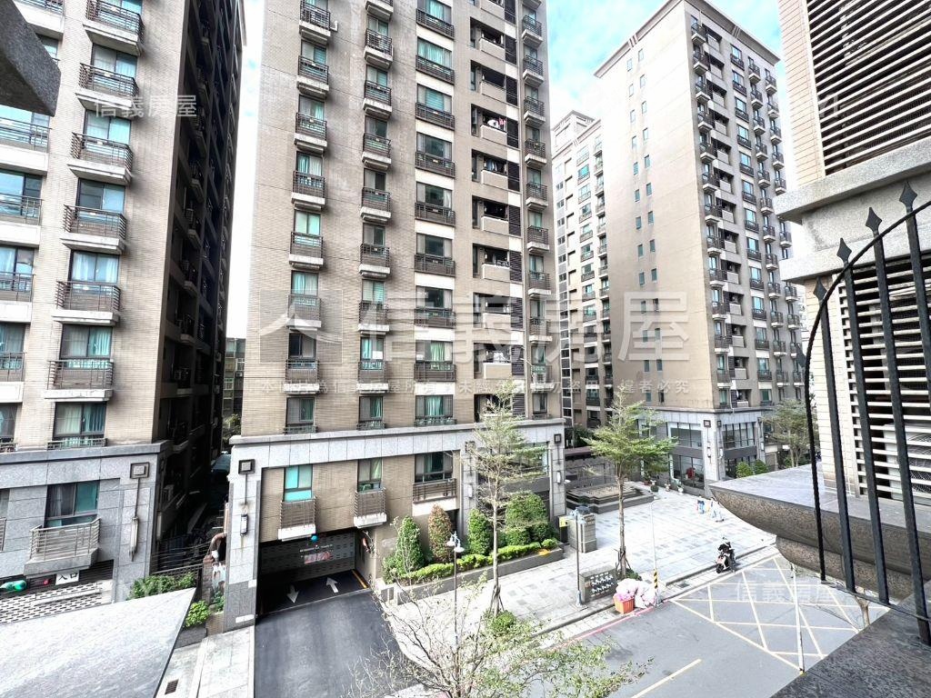 新站宏築三房車位房屋室內格局與周邊環境