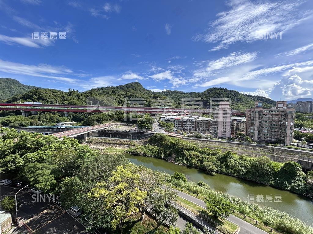 景美河畔豪景頂峰樓中樓房屋室內格局與周邊環境
