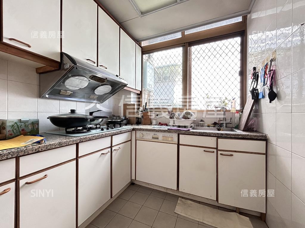 景美河畔豪景頂峰樓中樓房屋室內格局與周邊環境