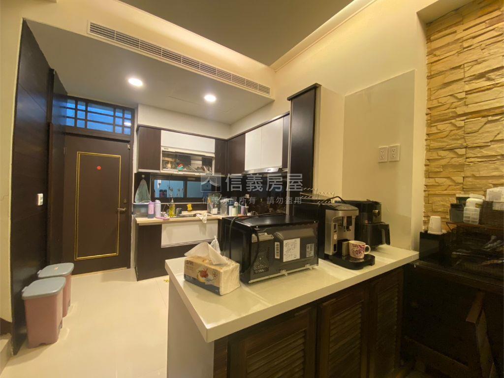 東區正自由路臨路透天房屋室內格局與周邊環境