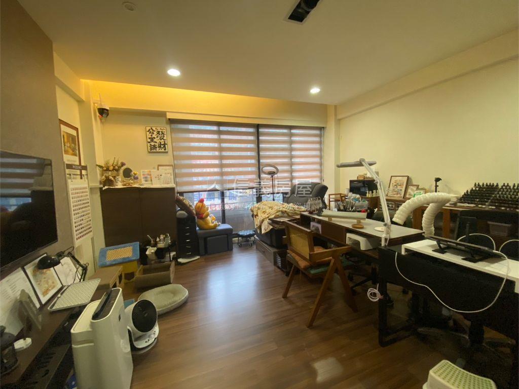 東區正自由路臨路透天房屋室內格局與周邊環境