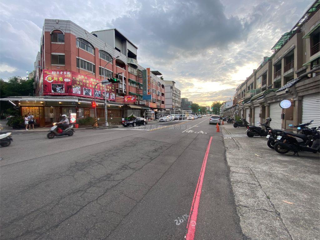 東區正自由路臨路透天房屋室內格局與周邊環境