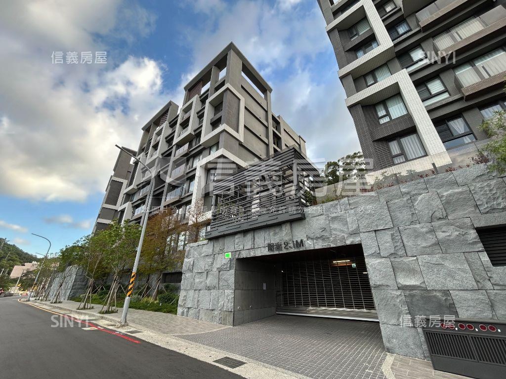 學府首席大２房車位房屋室內格局與周邊環境