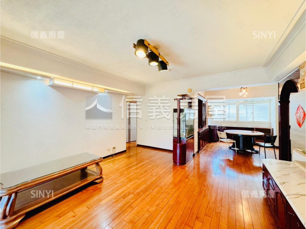 信義國品§邊間三房陽光居房屋室內格局與周邊環境