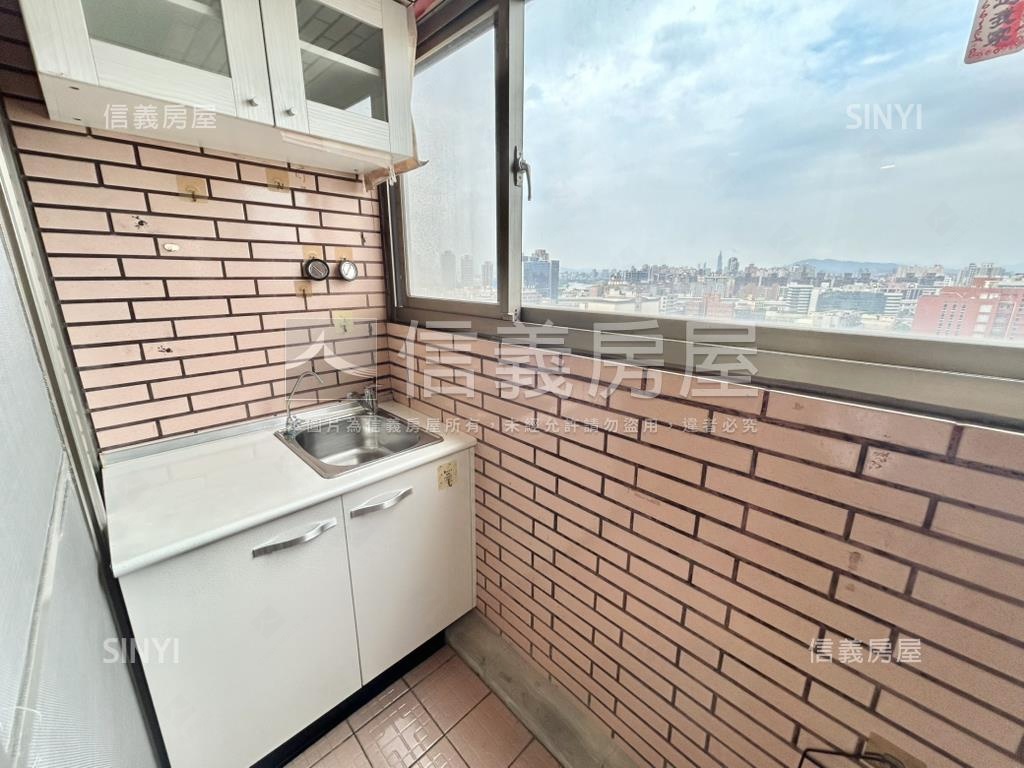 花園廣埸。高樓景觀美屋房屋室內格局與周邊環境