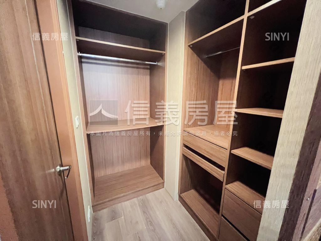 三上時上兩房平面車位房屋室內格局與周邊環境