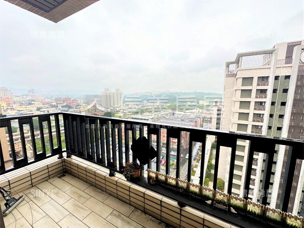 站前京華高樓景觀四房車位房屋室內格局與周邊環境