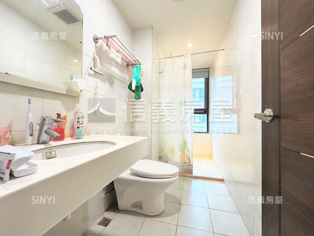 站前京華高樓景觀四房車位房屋室內格局與周邊環境