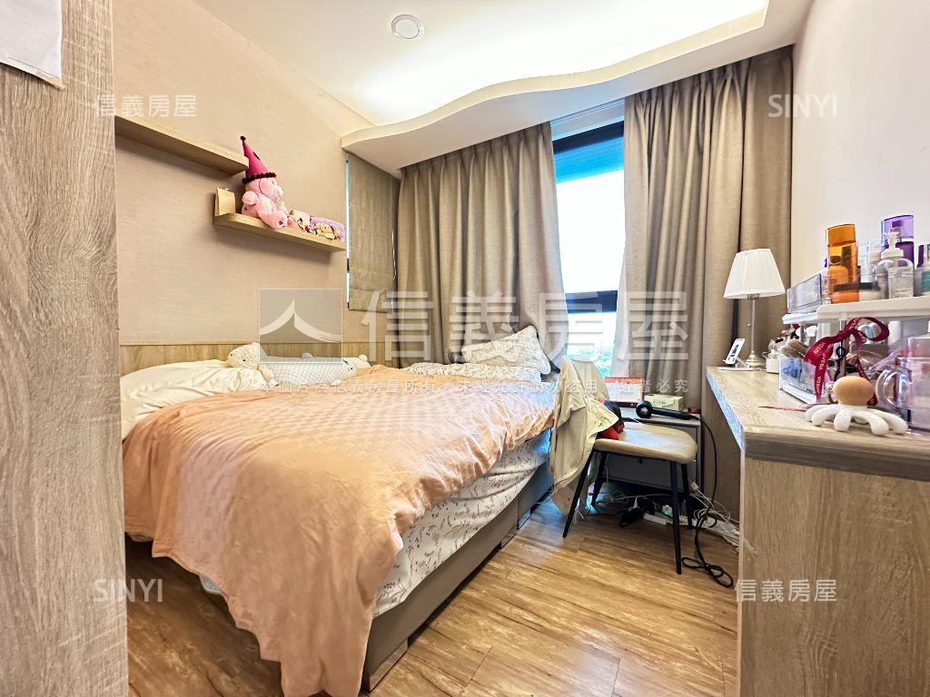 站前京華高樓景觀四房車位房屋室內格局與周邊環境