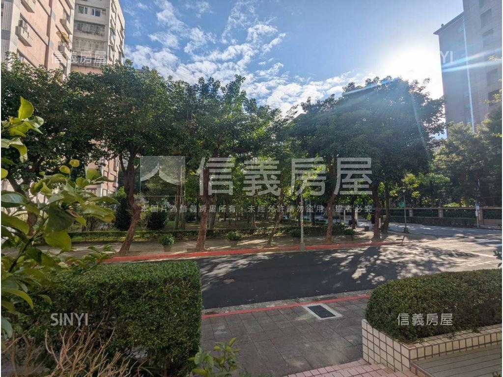 世貿新城綠意盎然一樓房屋室內格局與周邊環境