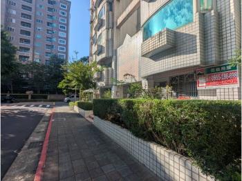 世貿新城綠意盎然一樓