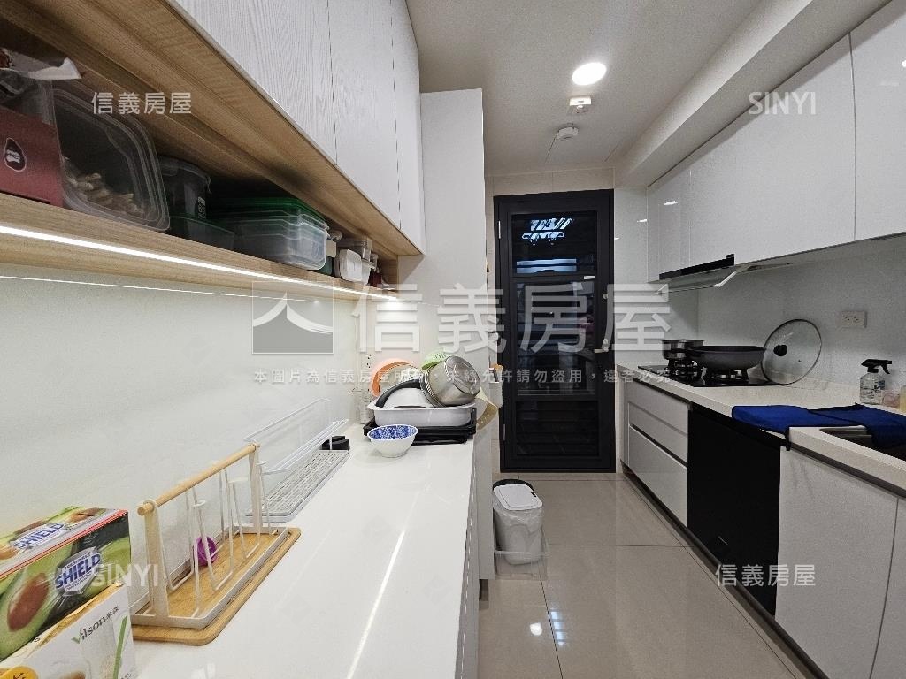 富宇天匯美妝三房車位房屋室內格局與周邊環境