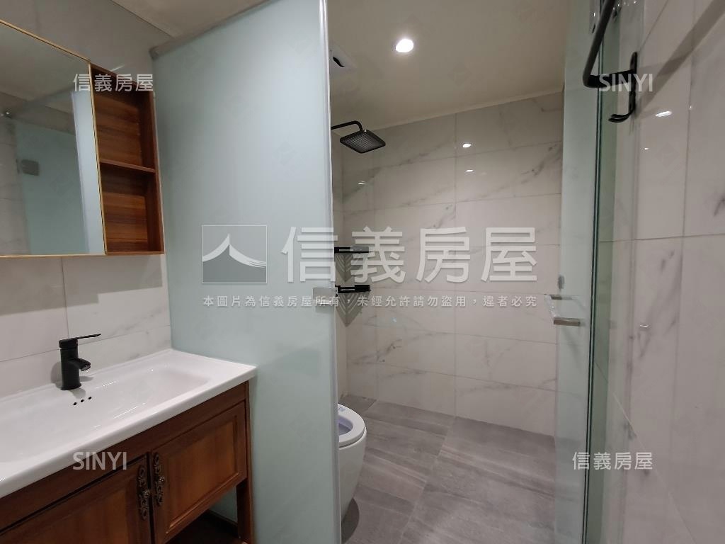 興中國宅美裝潢收租２套房房屋室內格局與周邊環境