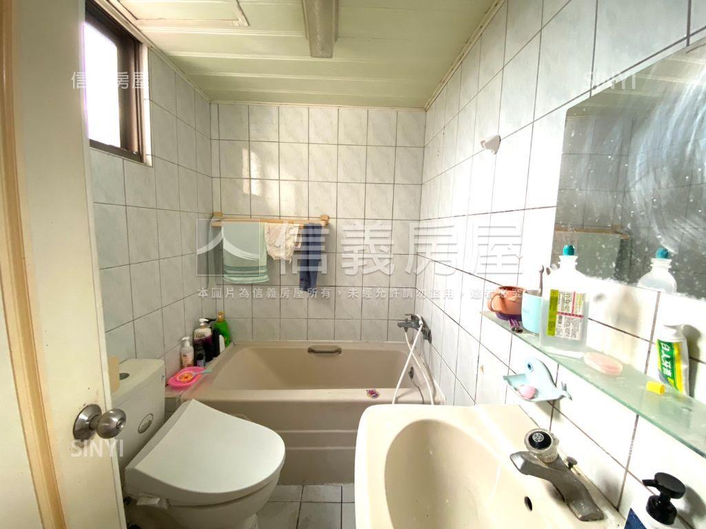 近水湳低總價電梯３房房屋室內格局與周邊環境