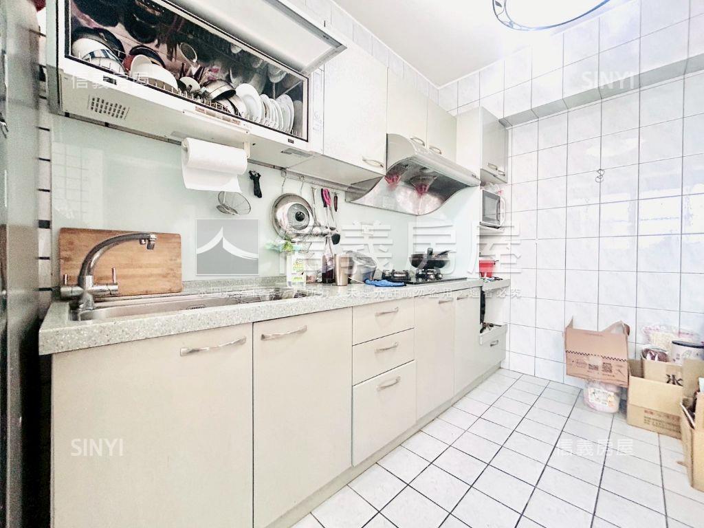 近水湳低總價電梯３房房屋室內格局與周邊環境