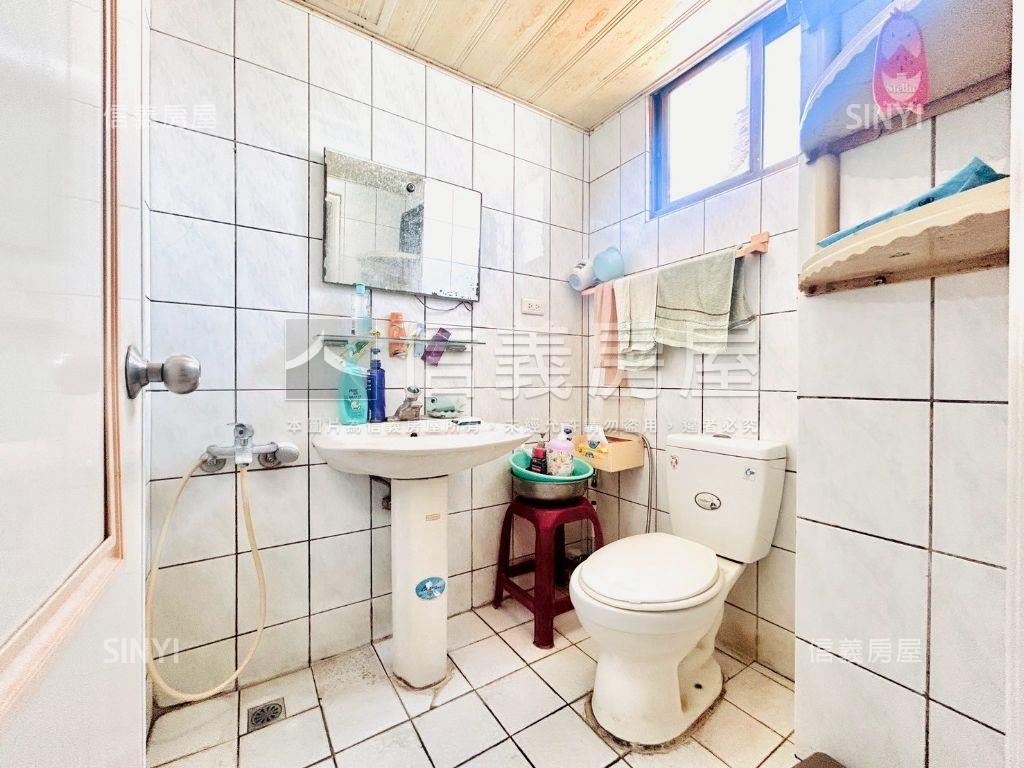 近水湳低總價電梯３房房屋室內格局與周邊環境