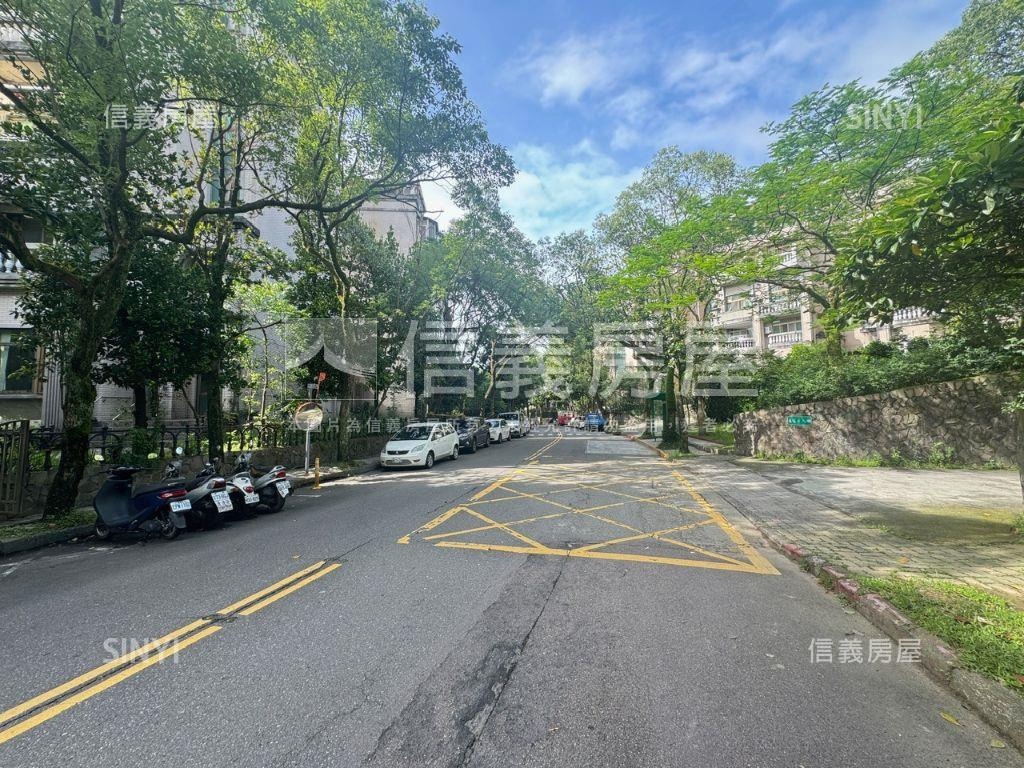 瓏山林一層一戶華廈房屋室內格局與周邊環境