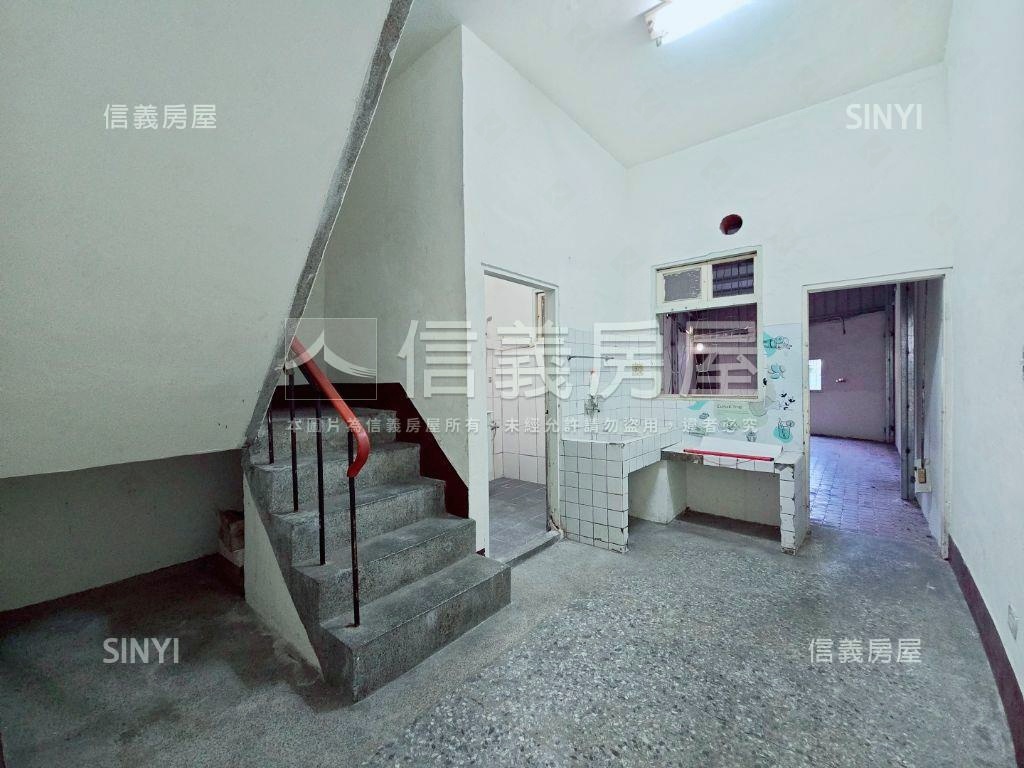 北屯東山商圈臨路透天房屋室內格局與周邊環境