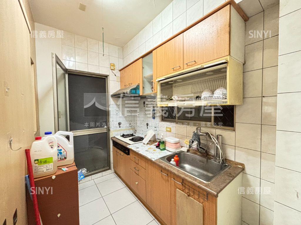 得意捷運低總價三房車位房屋室內格局與周邊環境