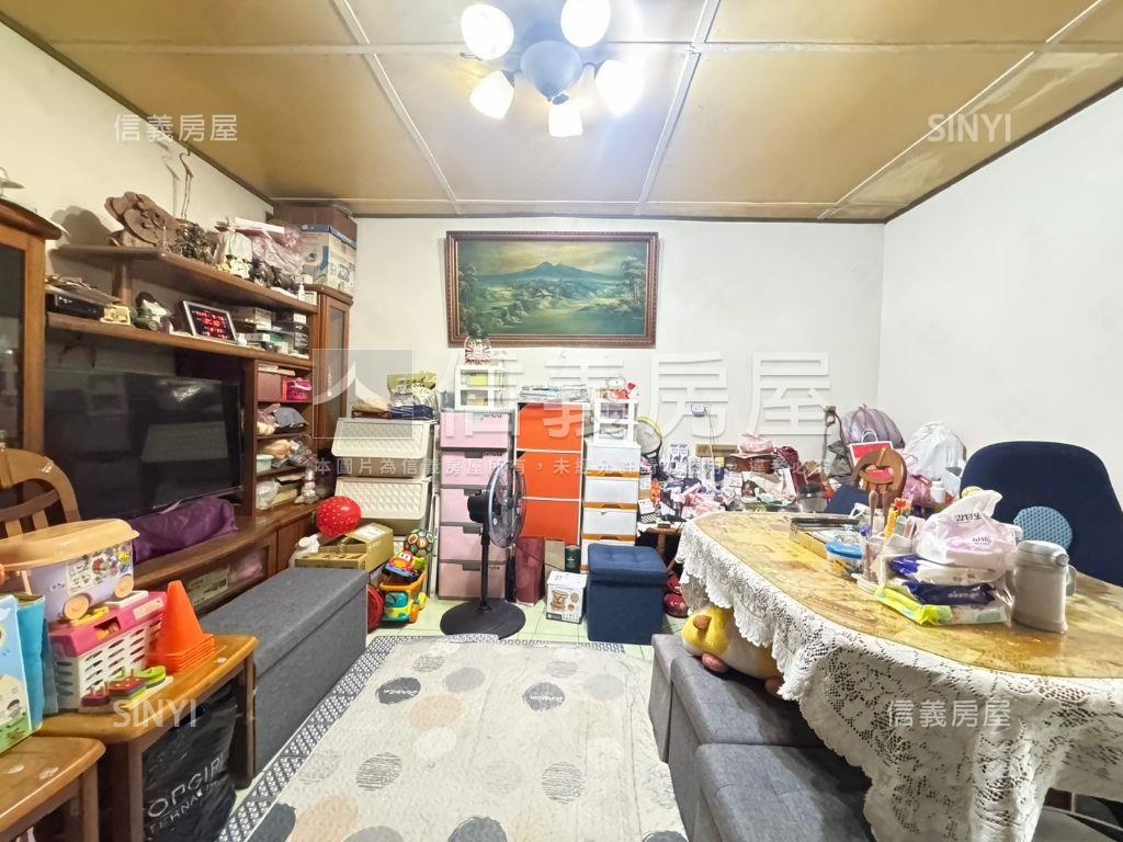 前後採光通風寬敞溫暖。家房屋室內格局與周邊環境