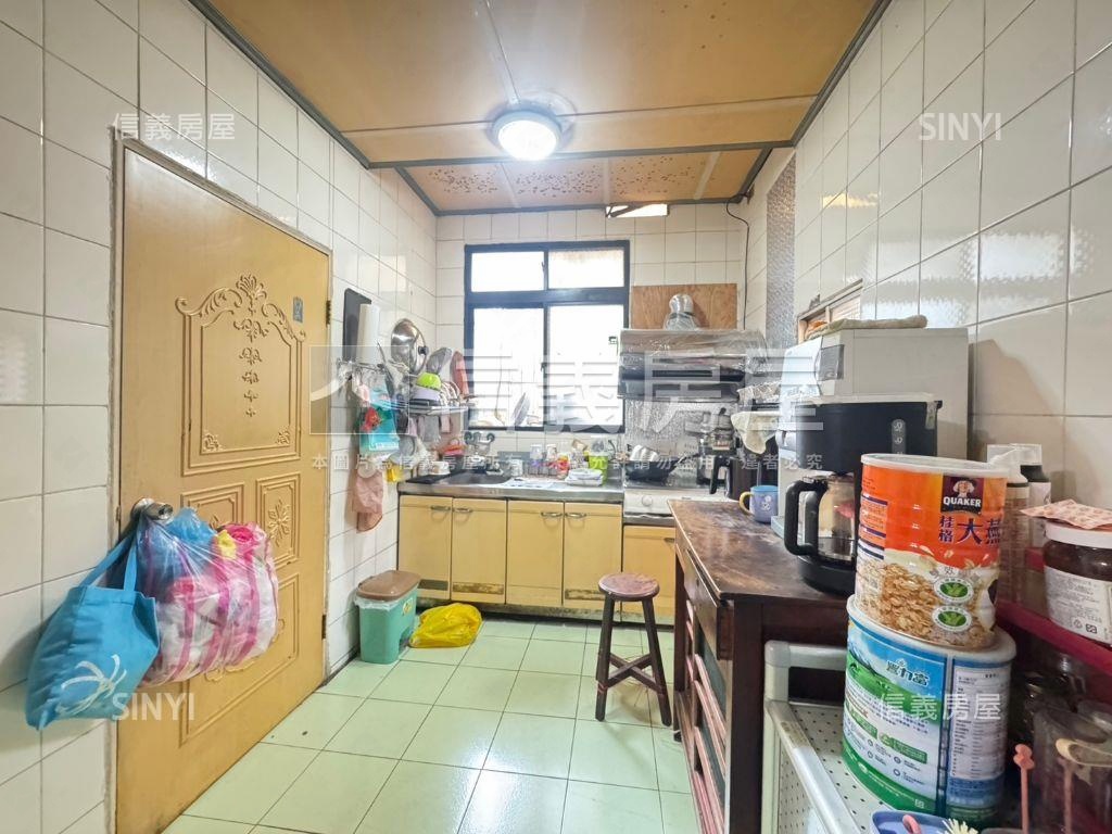 前後採光通風寬敞溫暖。家房屋室內格局與周邊環境
