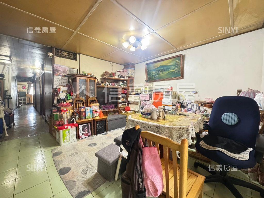 前後採光通風寬敞溫暖。家房屋室內格局與周邊環境
