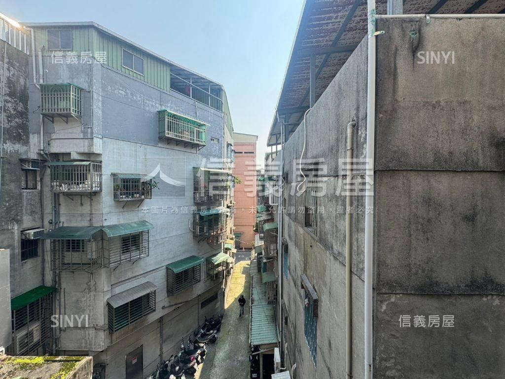 前後採光通風寬敞溫暖。家房屋室內格局與周邊環境