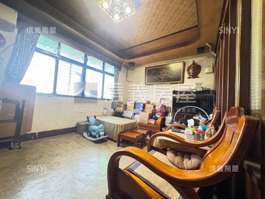 前後採光通風寬敞溫暖。家房屋室內格局與周邊環境