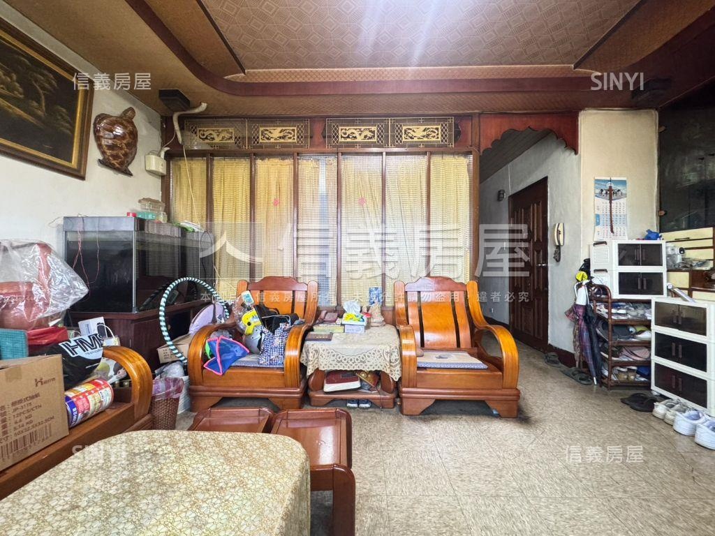 前後採光通風寬敞溫暖。家房屋室內格局與周邊環境