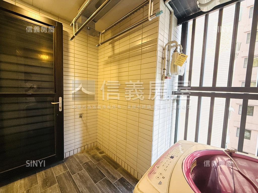 雄商旁輕屋齡質感三房車位房屋室內格局與周邊環境
