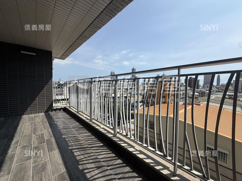 雄商旁輕屋齡質感三房車位房屋室內格局與周邊環境