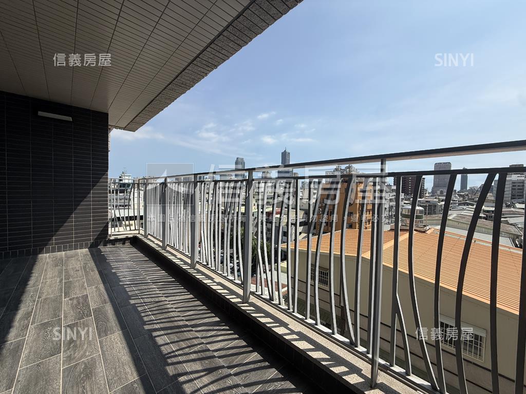 雄商旁輕屋齡質感三房車位房屋室內格局與周邊環境