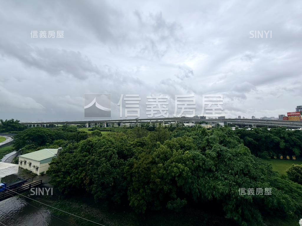 東松大鉅臨路電梯別墅房屋室內格局與周邊環境