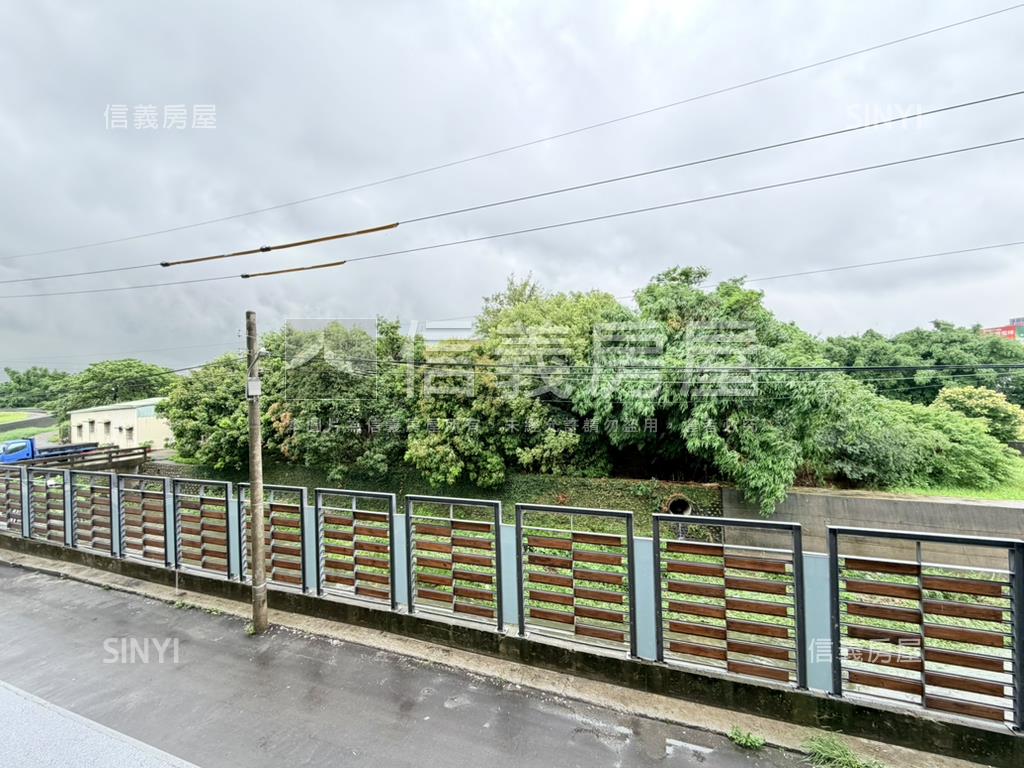 東松大鉅臨路電梯別墅房屋室內格局與周邊環境