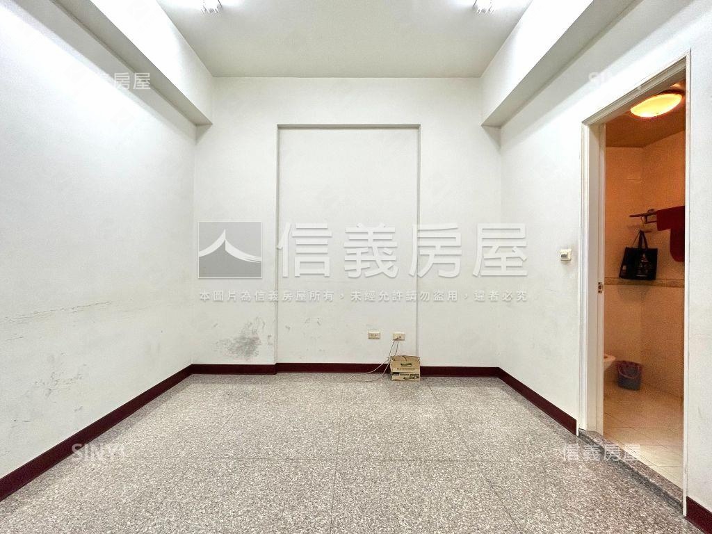 鄭仔寮｜公園旁典雅雙車墅房屋室內格局與周邊環境