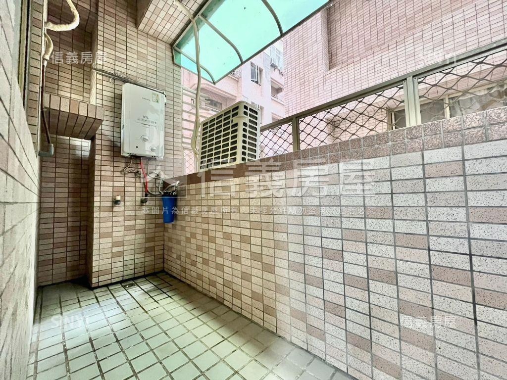 大橋｜挑高小資三房附車位房屋室內格局與周邊環境