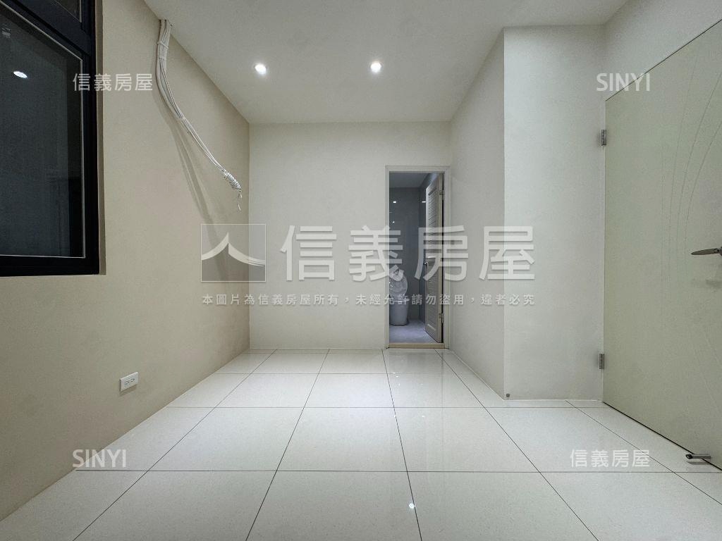全新裝潢車庫一樓房屋室內格局與周邊環境