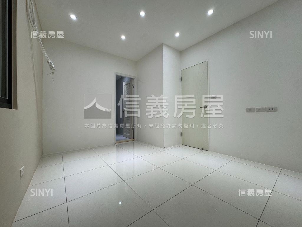 全新裝潢車庫一樓房屋室內格局與周邊環境