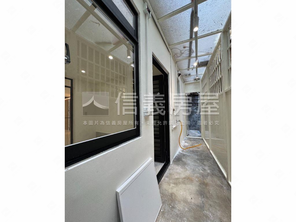 全新裝潢車庫一樓房屋室內格局與周邊環境