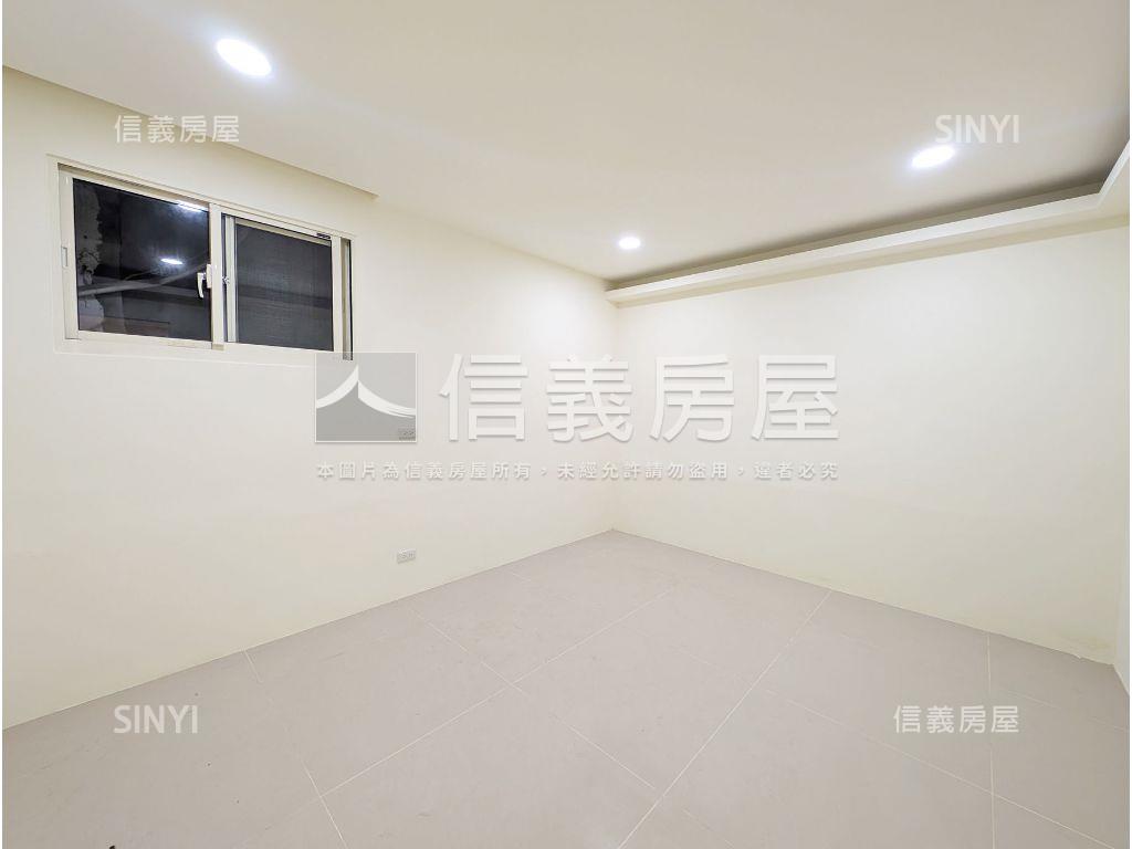 林森路活巷車庫三房一樓房屋室內格局與周邊環境
