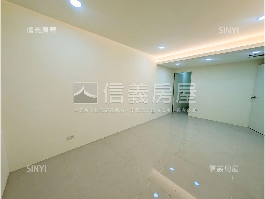 林森路活巷車庫三房一樓房屋室內格局與周邊環境