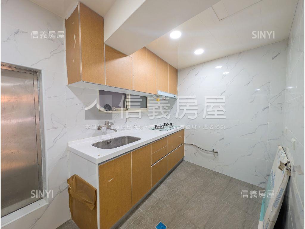 林森路活巷車庫三房一樓房屋室內格局與周邊環境
