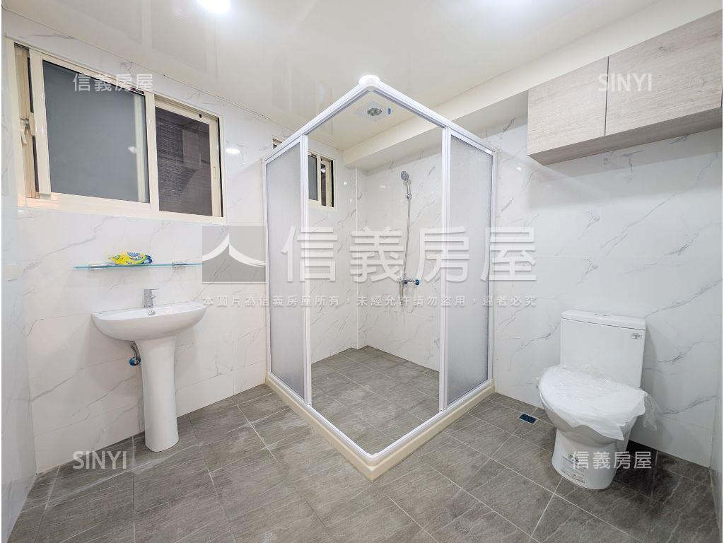林森路活巷車庫三房一樓房屋室內格局與周邊環境