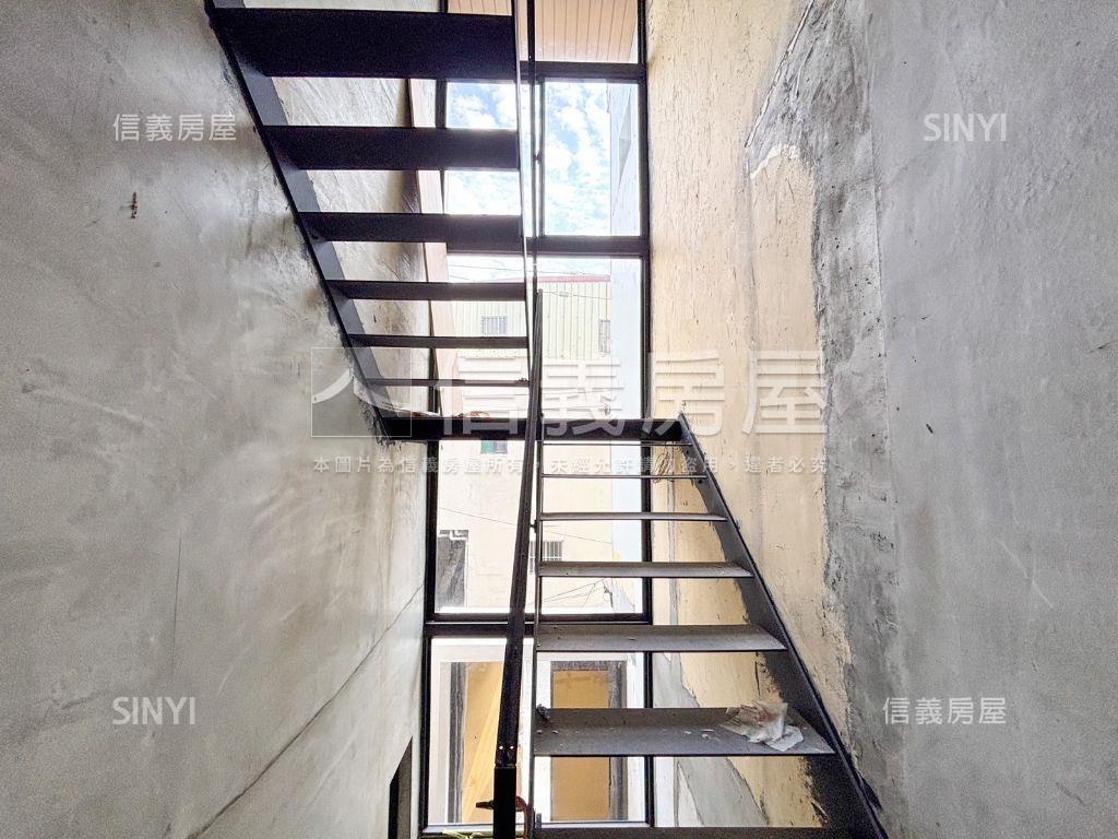 楠梓活巷住宅美車墅房屋室內格局與周邊環境